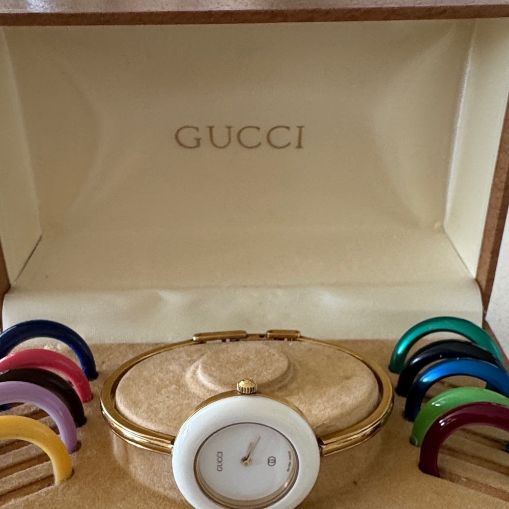 GUCCI Gold Watch with Additional Bezels, 17 total. Pre-treasured. Best Offer.